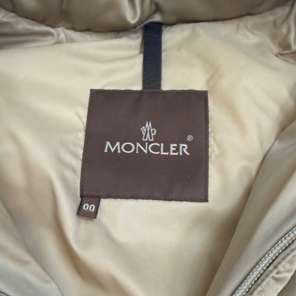 Moncler Women's Beige Puffer Coat with Fur Trim - Picture 2 of 3